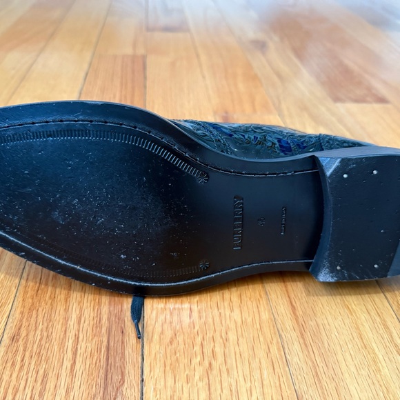 Black Patent Leather Oxford Shoes with Textured Finish